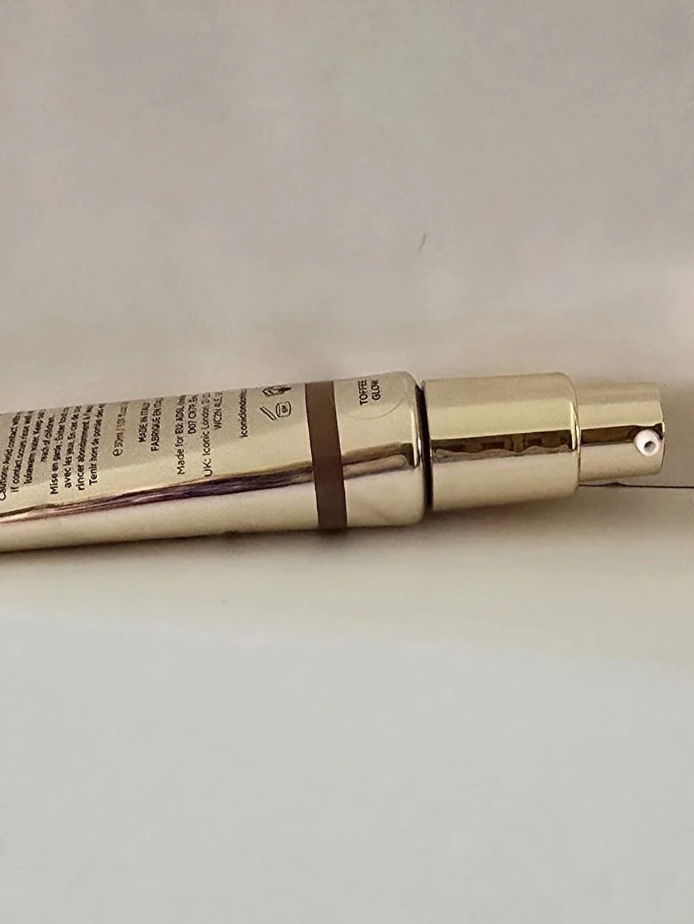 Iconic London Radiance Booster in Toffee Glow